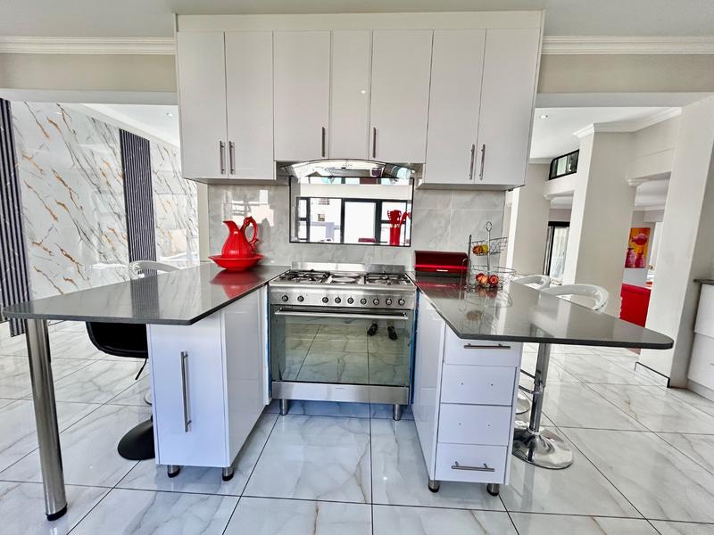 5 Bedroom Property for Sale in Xanadu North West